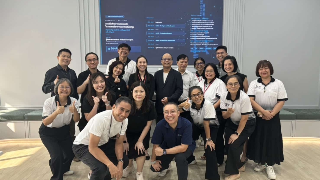 Group photo of speaker and participants at the “Empowering Academic and Support Staff with AI Agents” program